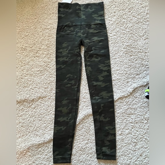 NWT SPANX Green Camo Look at Me Now Seamless Legging S 🟢 - Picture 6 of 9
